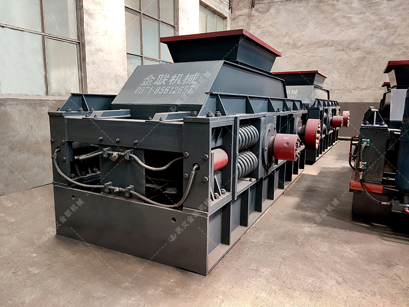 2PG1200x800型半自動液壓對輥破碎機發往四川